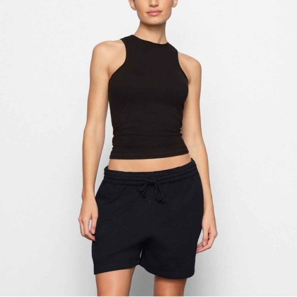 Skims Nwt Boyfriend Fleece Cotton Shorts In Onyx